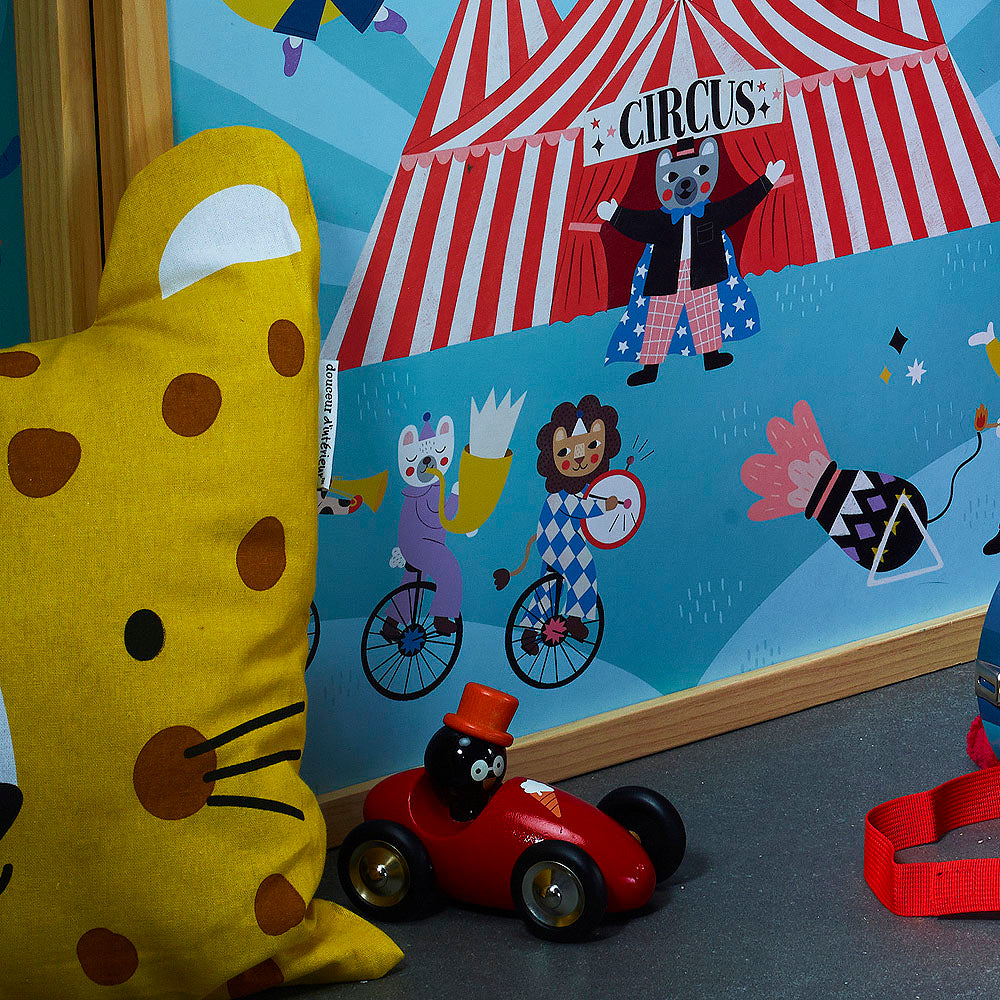 Vilac - Car with Rene the Penguin - Vilac - littleyoyo.ca