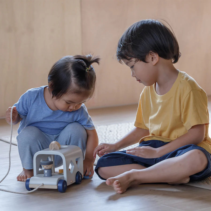 PlanToys - Sorting Bus - Orchard - PlanToys - littleyoyo.ca