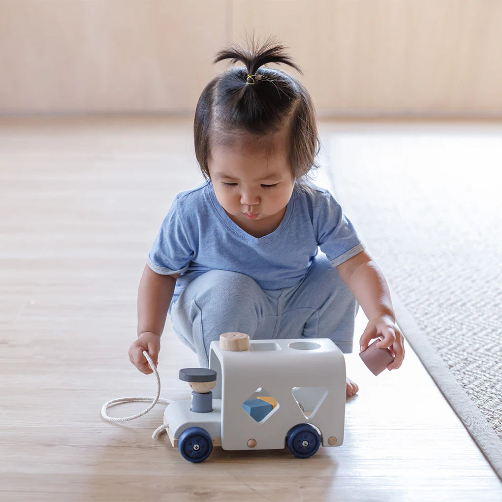 PlanToys - Sorting Bus - Orchard - PlanToys - littleyoyo.ca