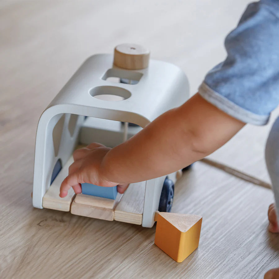PlanToys - Sorting Bus - Orchard - PlanToys - littleyoyo.ca