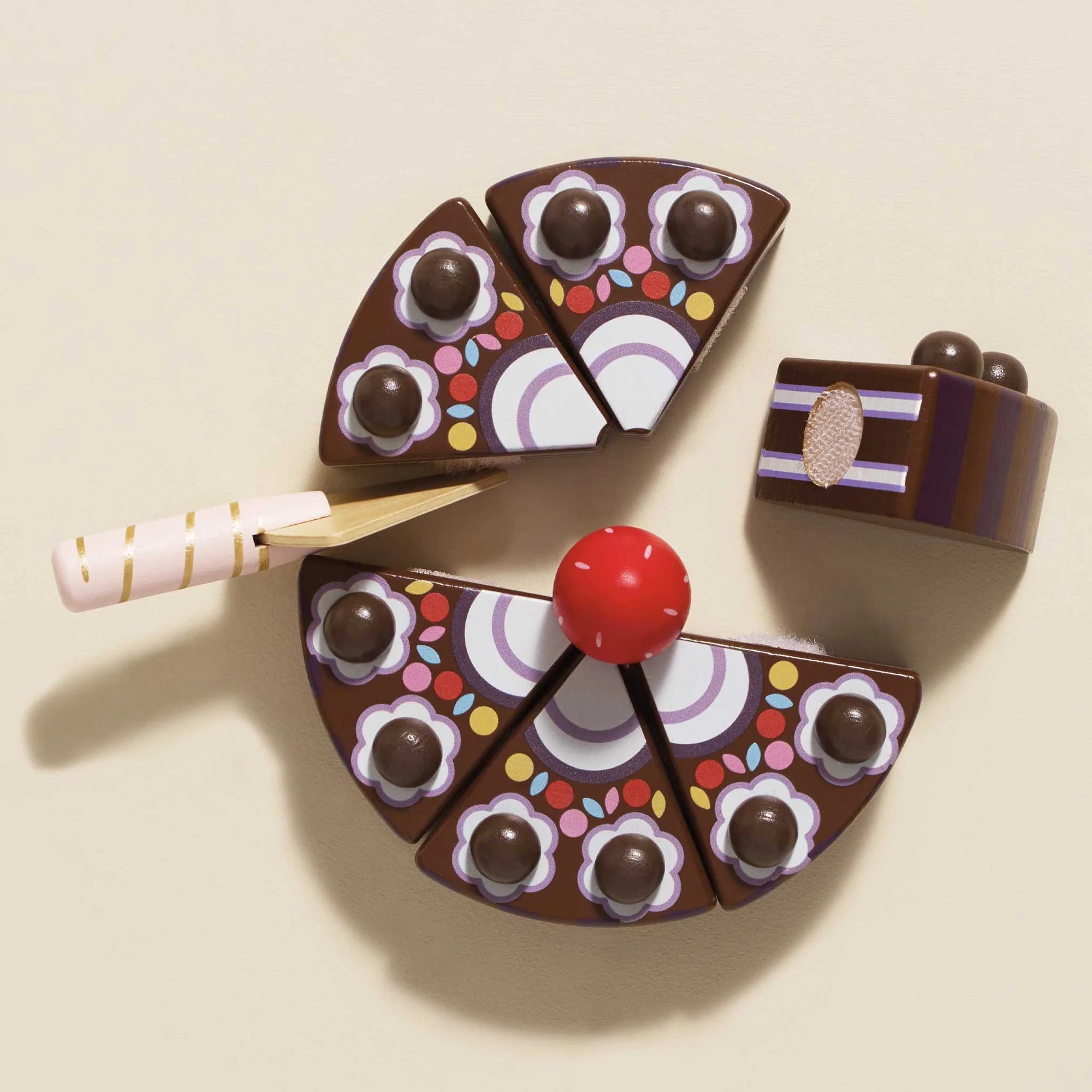 Le Toy Van - Chocolate Gateau Sliceable Cake - Le Toy Van - littleyoyo.ca