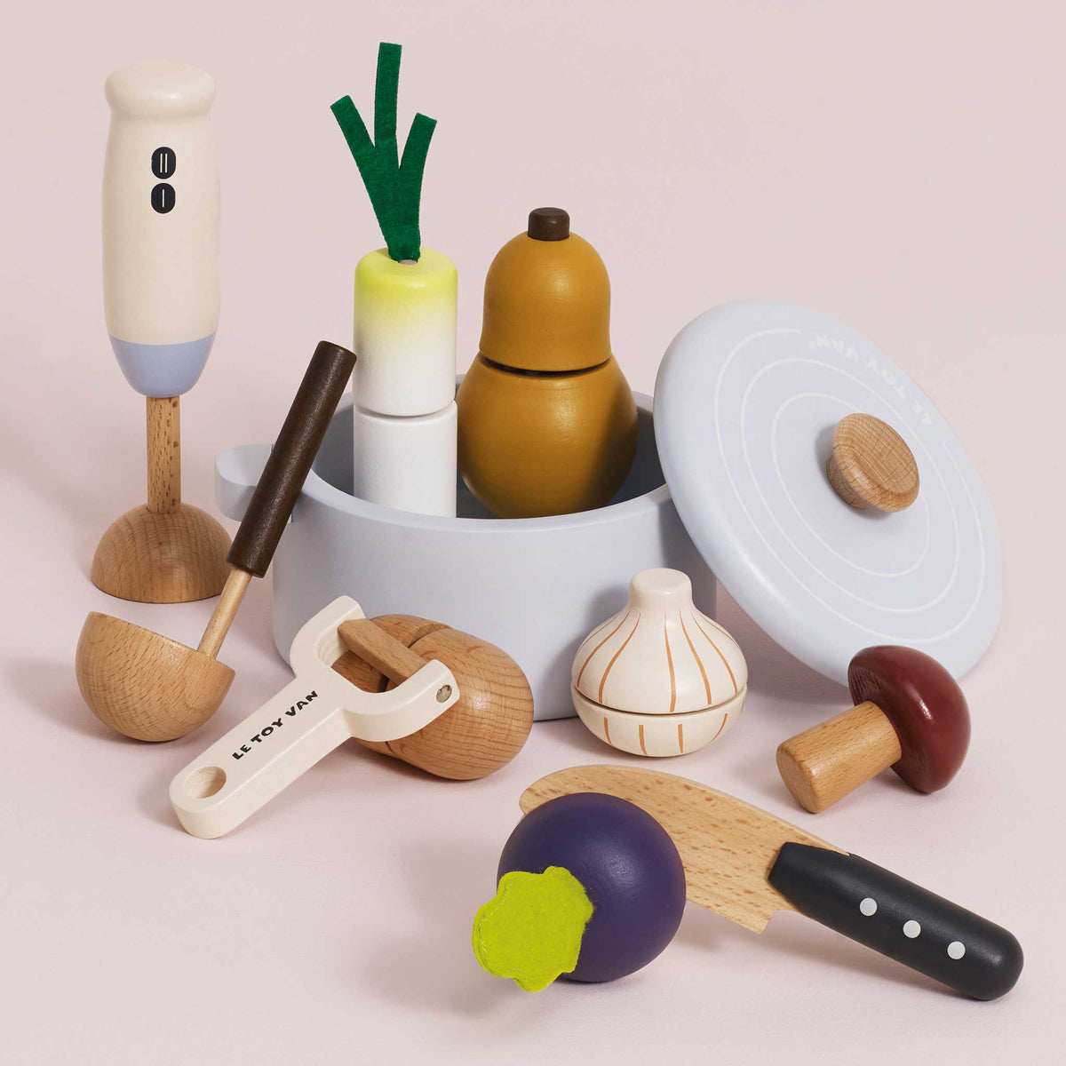 Le Toy Van - Soup & Utensil Wooden Toy Set - Le Toy Van - littleyoyo.ca