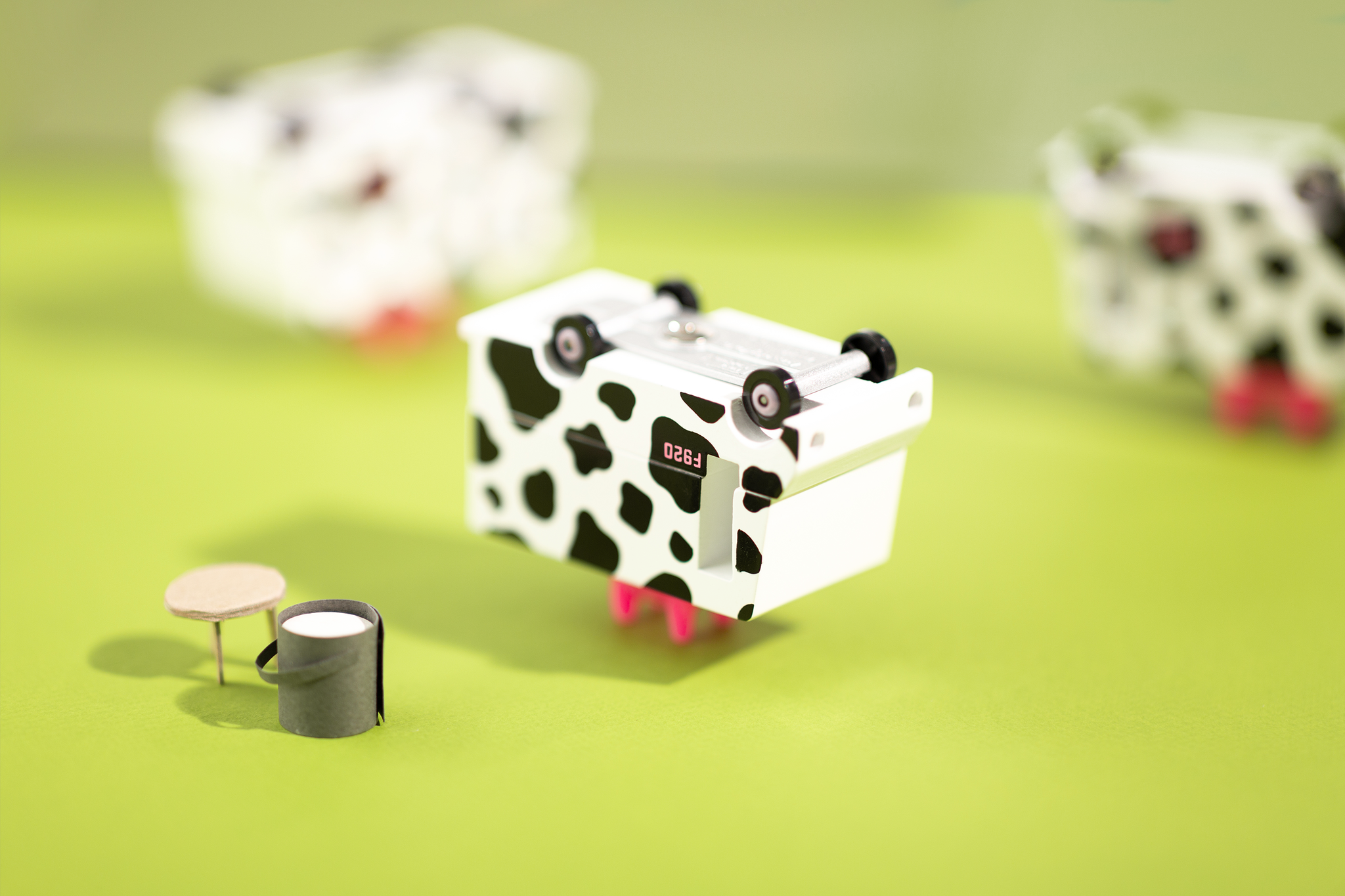 Candylab - Candyvan Moo Milk Van - Candylab - littleyoyo.ca