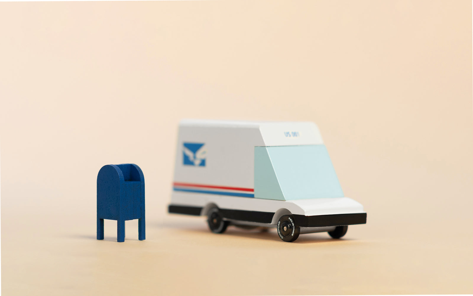 Candylab - Candyvan Futuristic Mail Van - Candylab - littleyoyo.ca