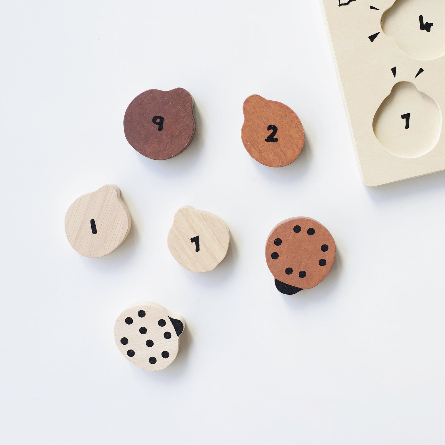 Wee Gallery - Wooden Tray Puzzle - Count to 10 Ladybugs - Wee Gallery - littleyoyo.ca