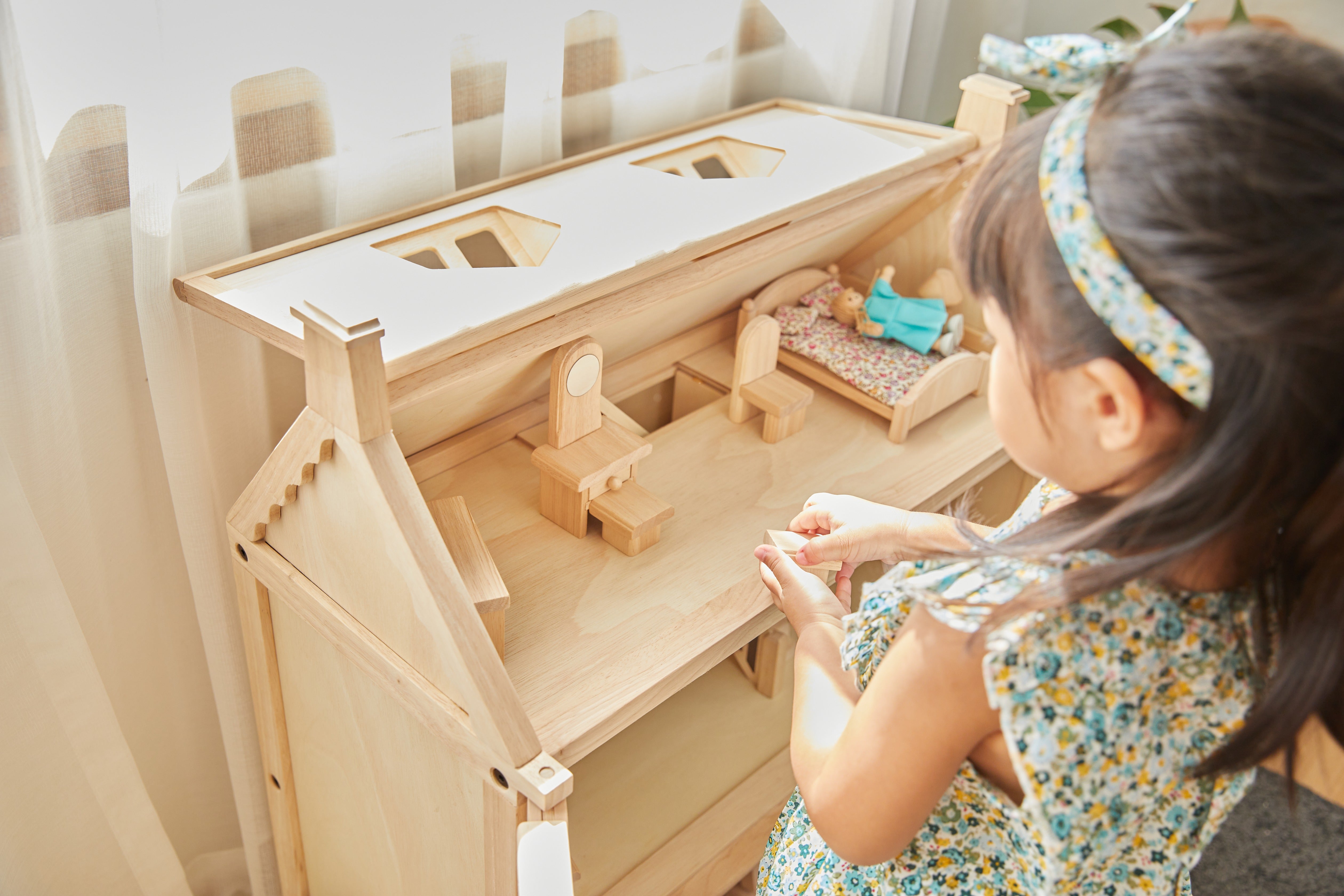 PlanToys - Victorian Dollhouse - PlanToys - littleyoyo.ca