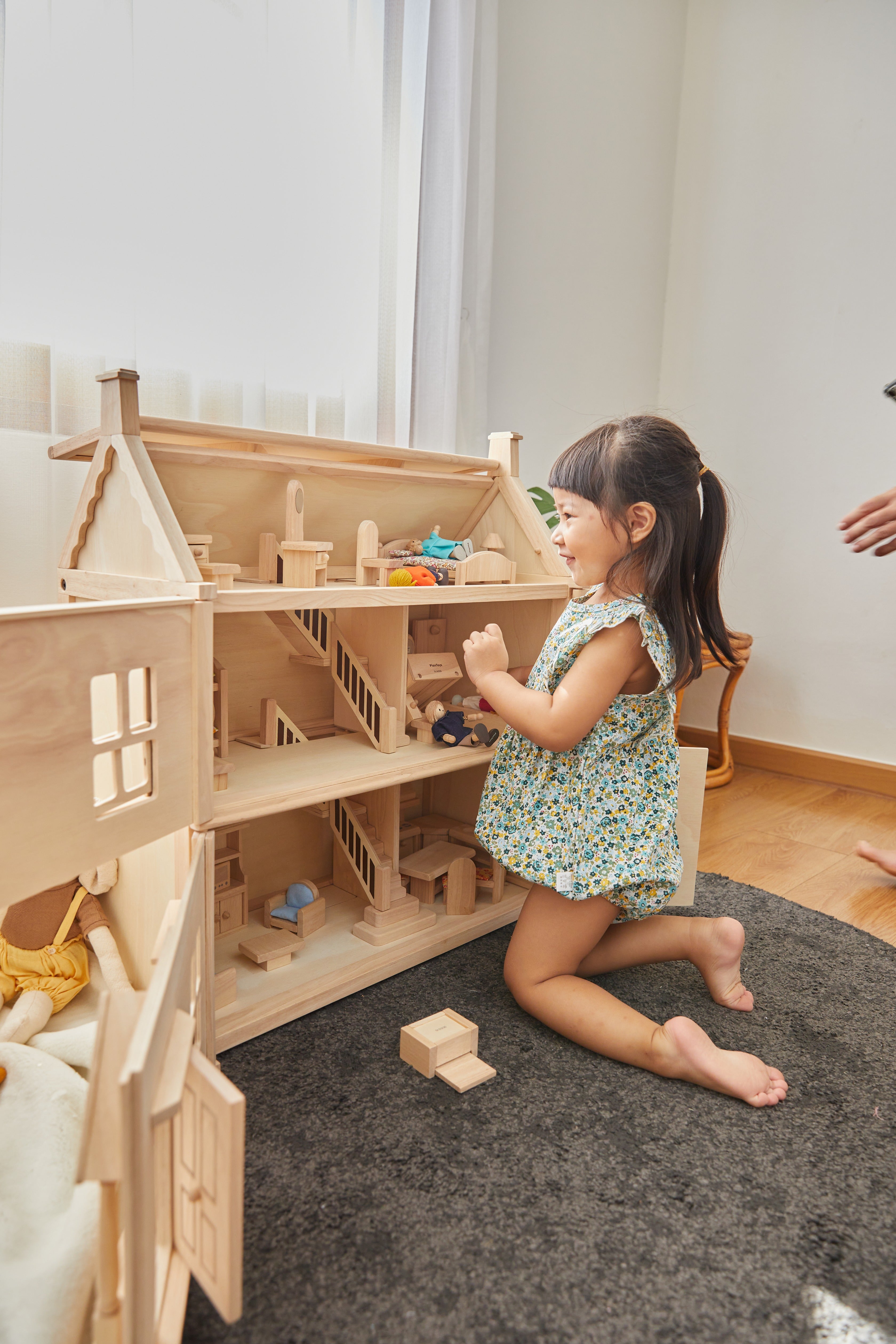 PlanToys - Victorian Dollhouse - PlanToys - littleyoyo.ca