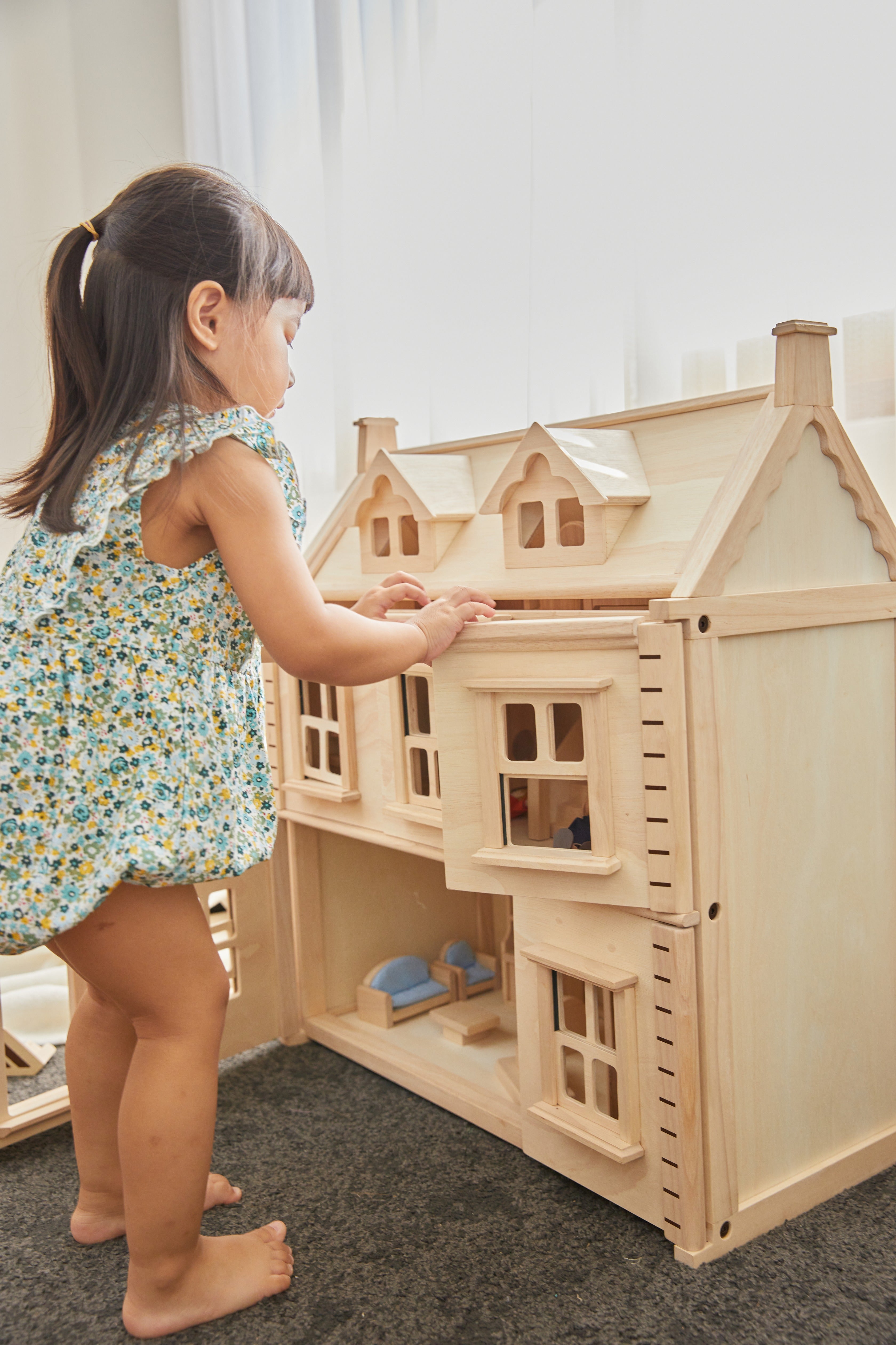 PlanToys - Victorian Dollhouse - PlanToys - littleyoyo.ca
