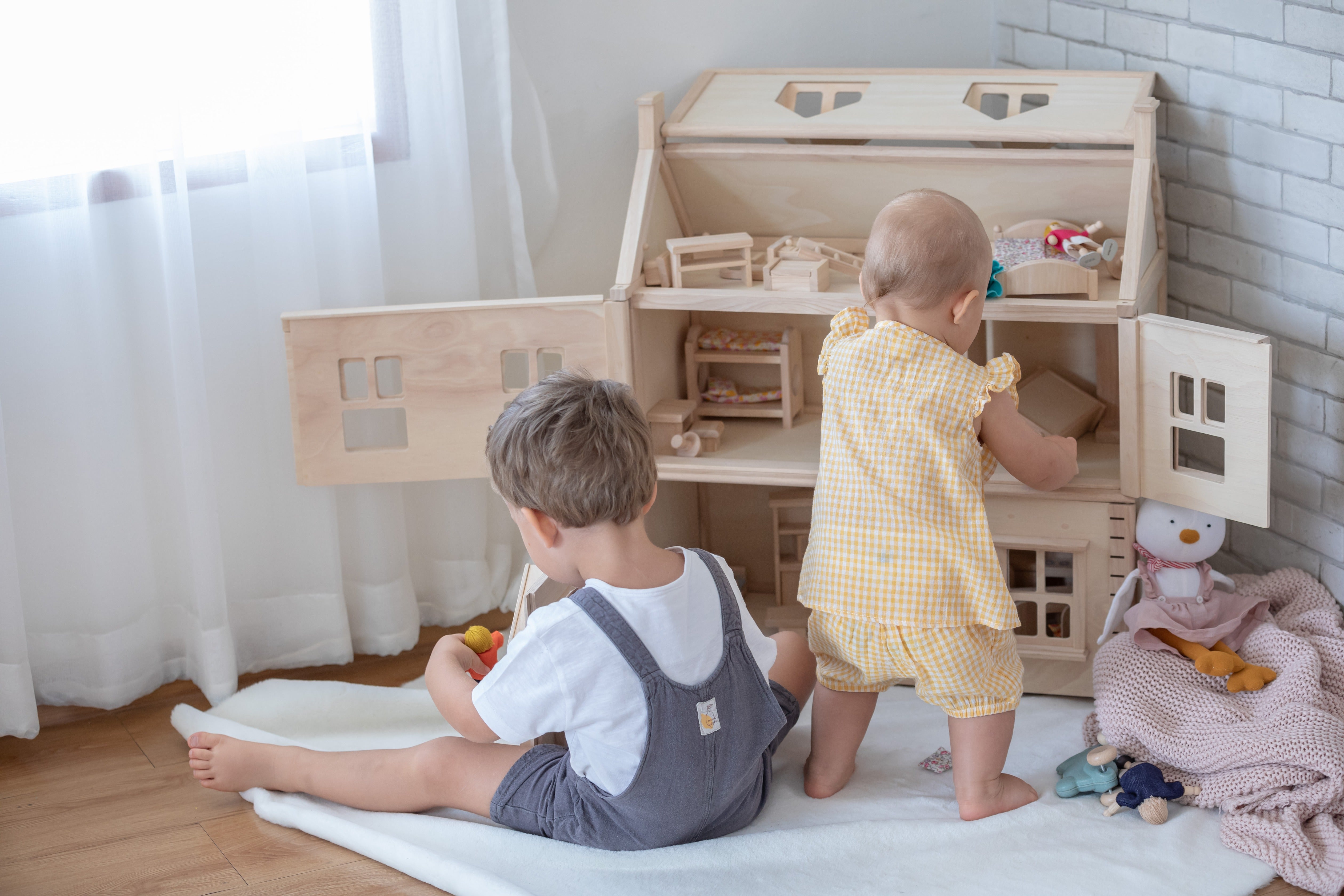 PlanToys - Victorian Dollhouse - PlanToys - littleyoyo.ca