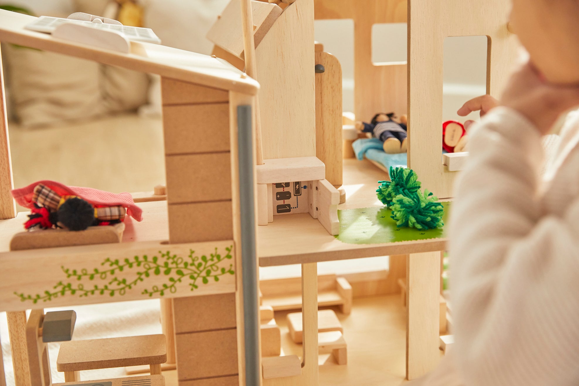 PlanToys - Green Dollhouse with Furniture - PlanToys - littleyoyo.ca