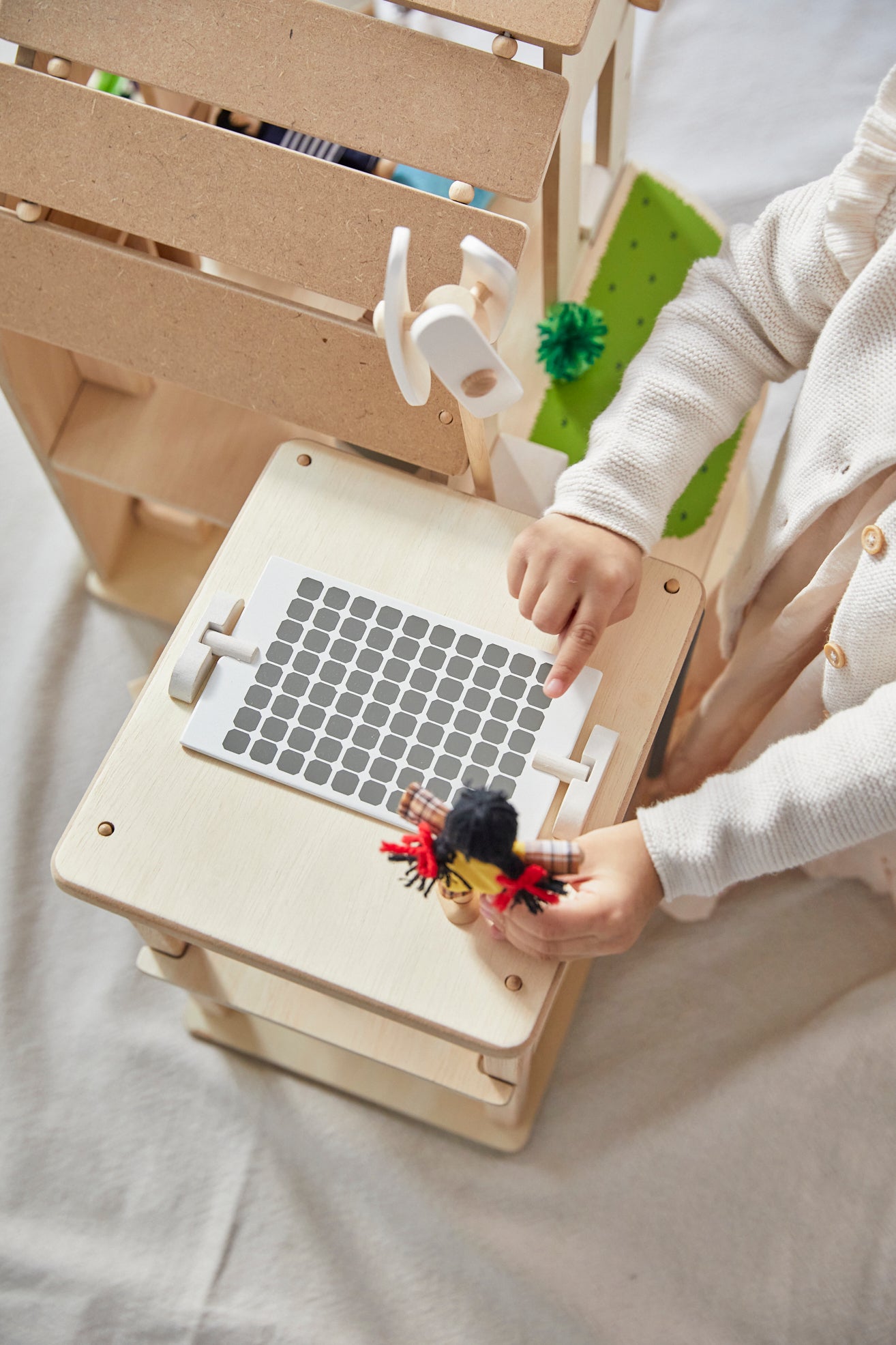 PlanToys - Green Dollhouse with Furniture - PlanToys - littleyoyo.ca