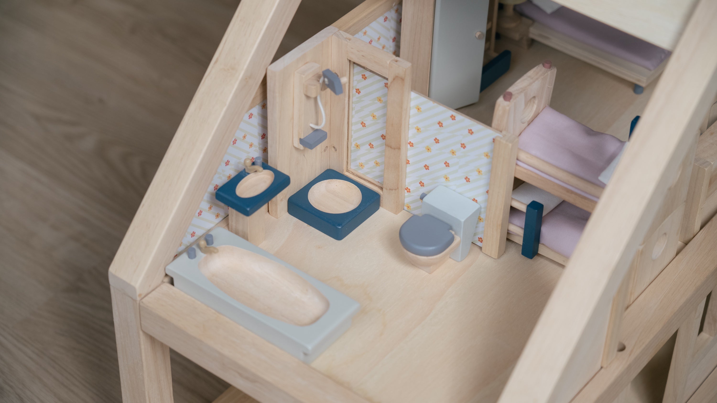 PlanToys - Bathroom - Orchard - PlanToys - littleyoyo.ca