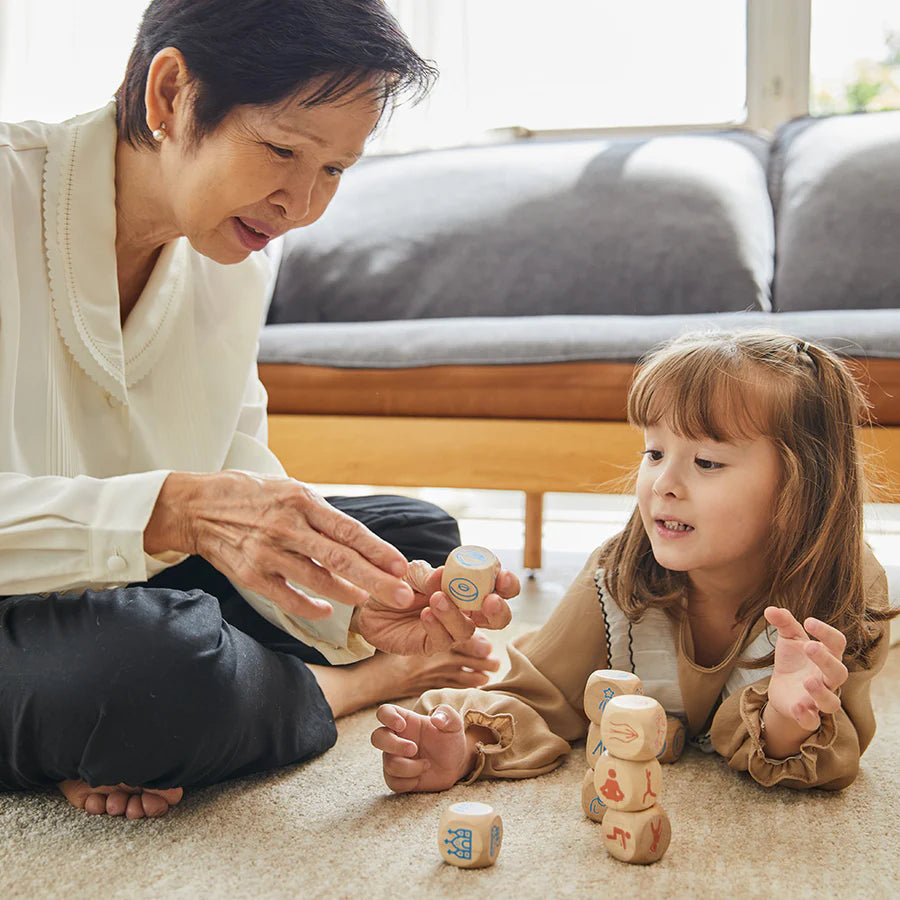 PlanToys - Storytelling Dice - PlanToys - littleyoyo.ca