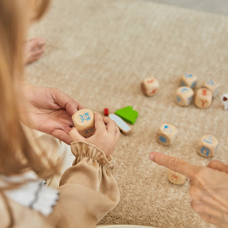 PlanToys - Storytelling Dice - PlanToys - littleyoyo.ca