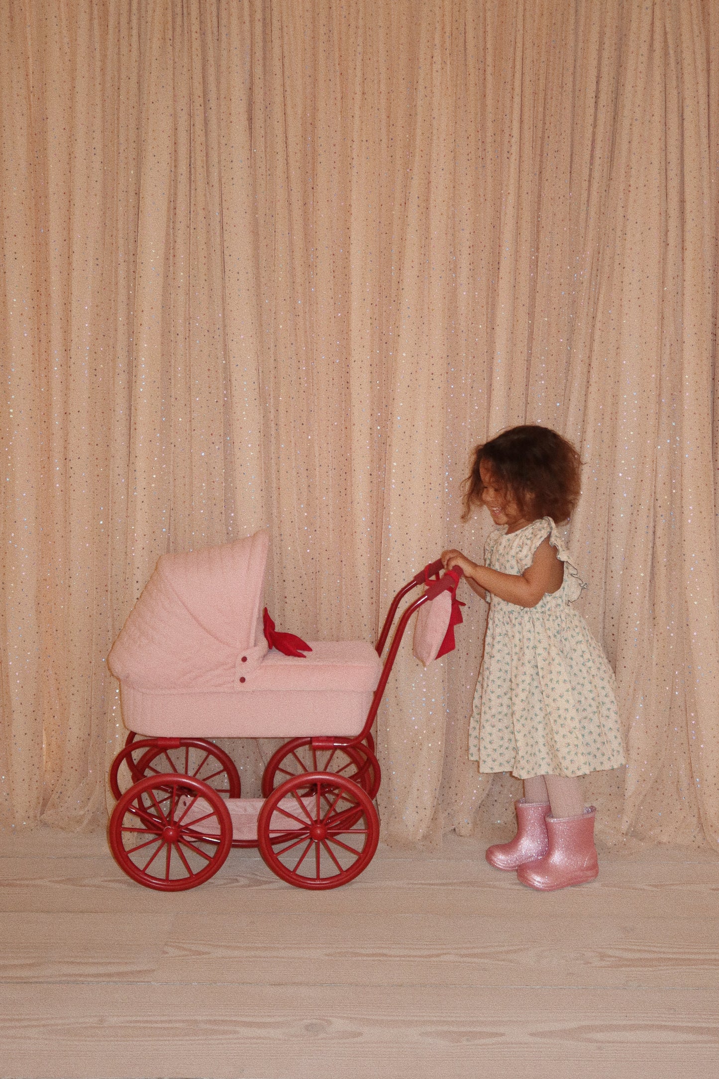 Konges Slojd - Minnie Lulu Doll Pram - Strawberry Ice