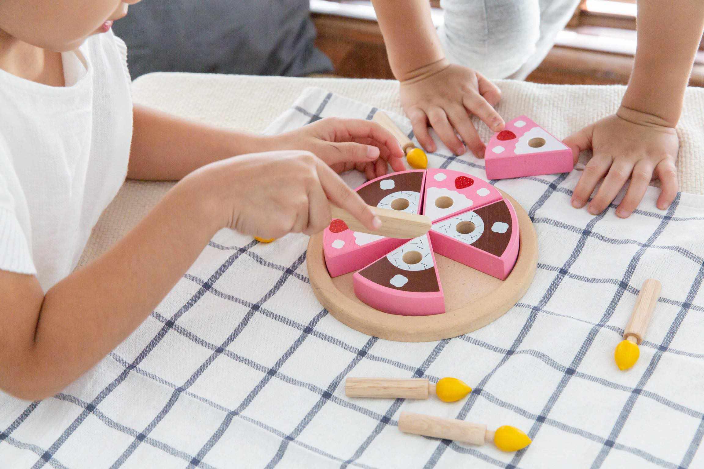 PlanToys - Birthday Cake Set - PlanToys - littleyoyo.ca