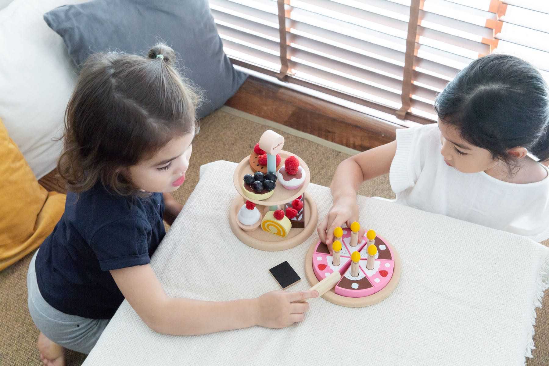 PlanToys - Bakery Stand Set - PlanToys - littleyoyo.ca