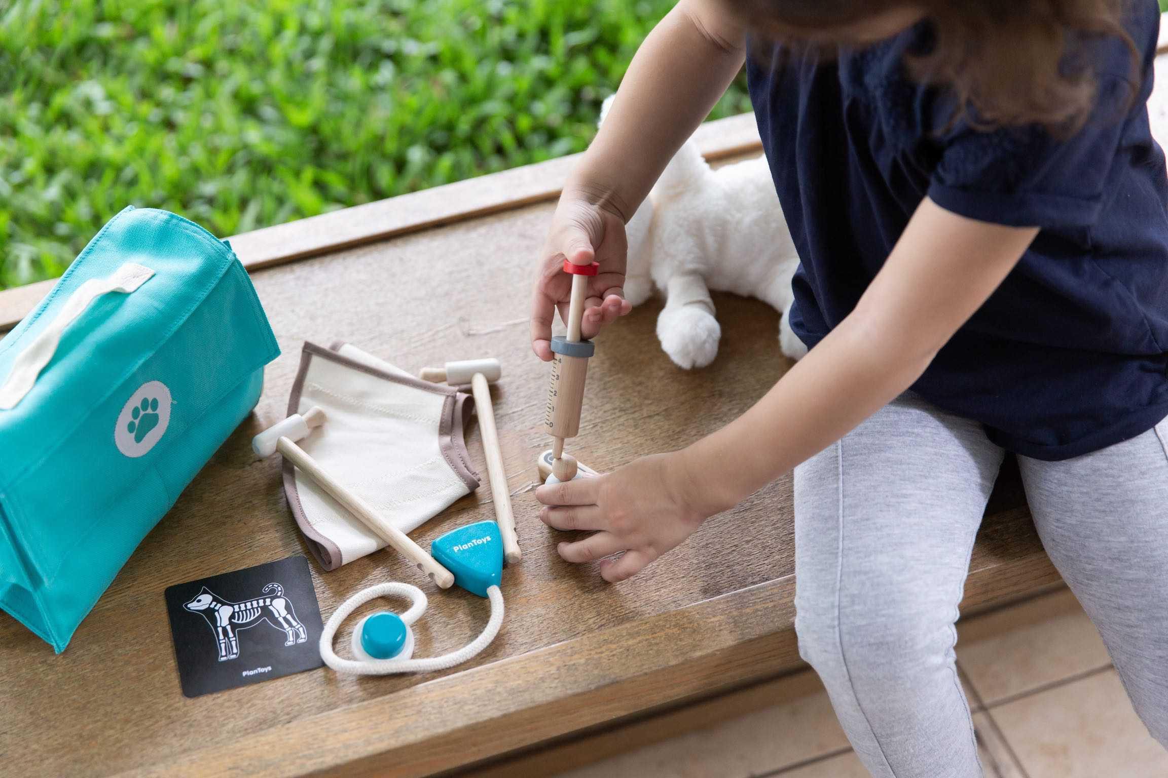 PlanToys - Vet Set - PlanToys - littleyoyo.ca