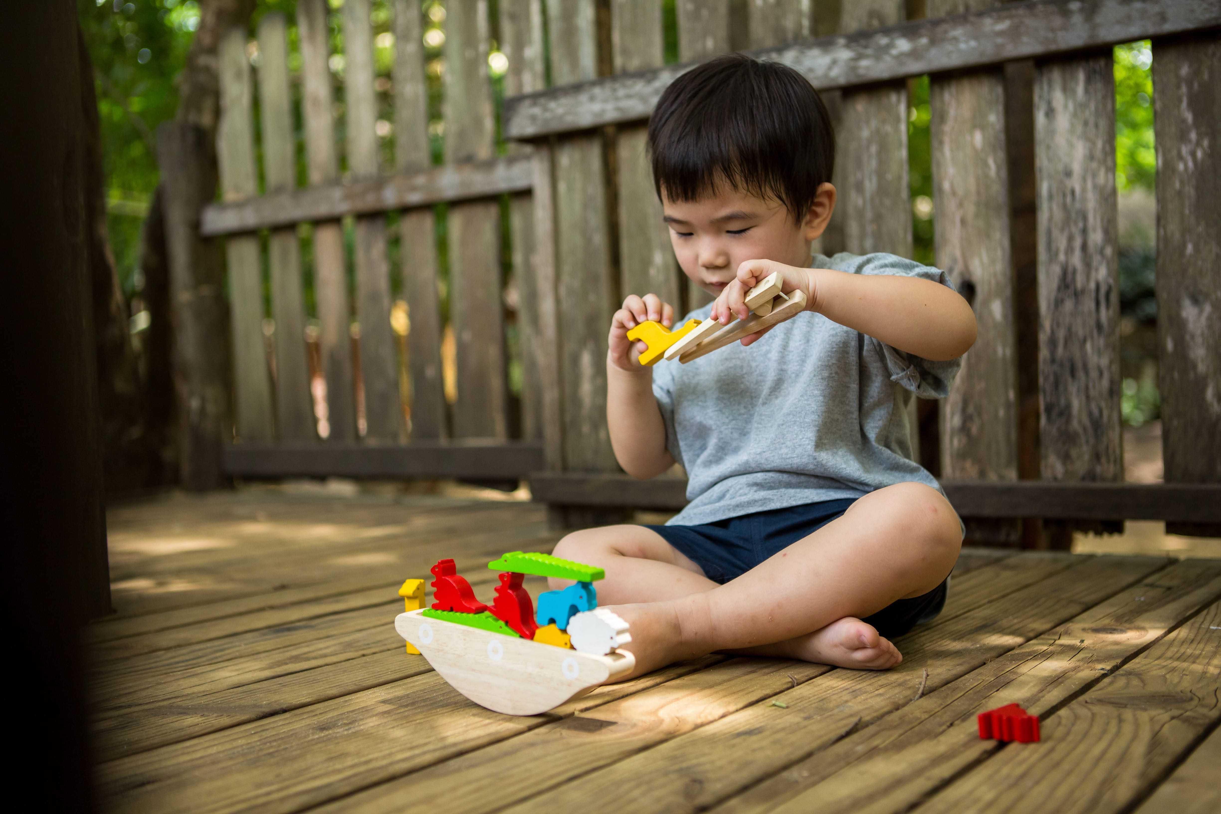 PlanToys - Balancing Boat - PlanToys - littleyoyo.ca