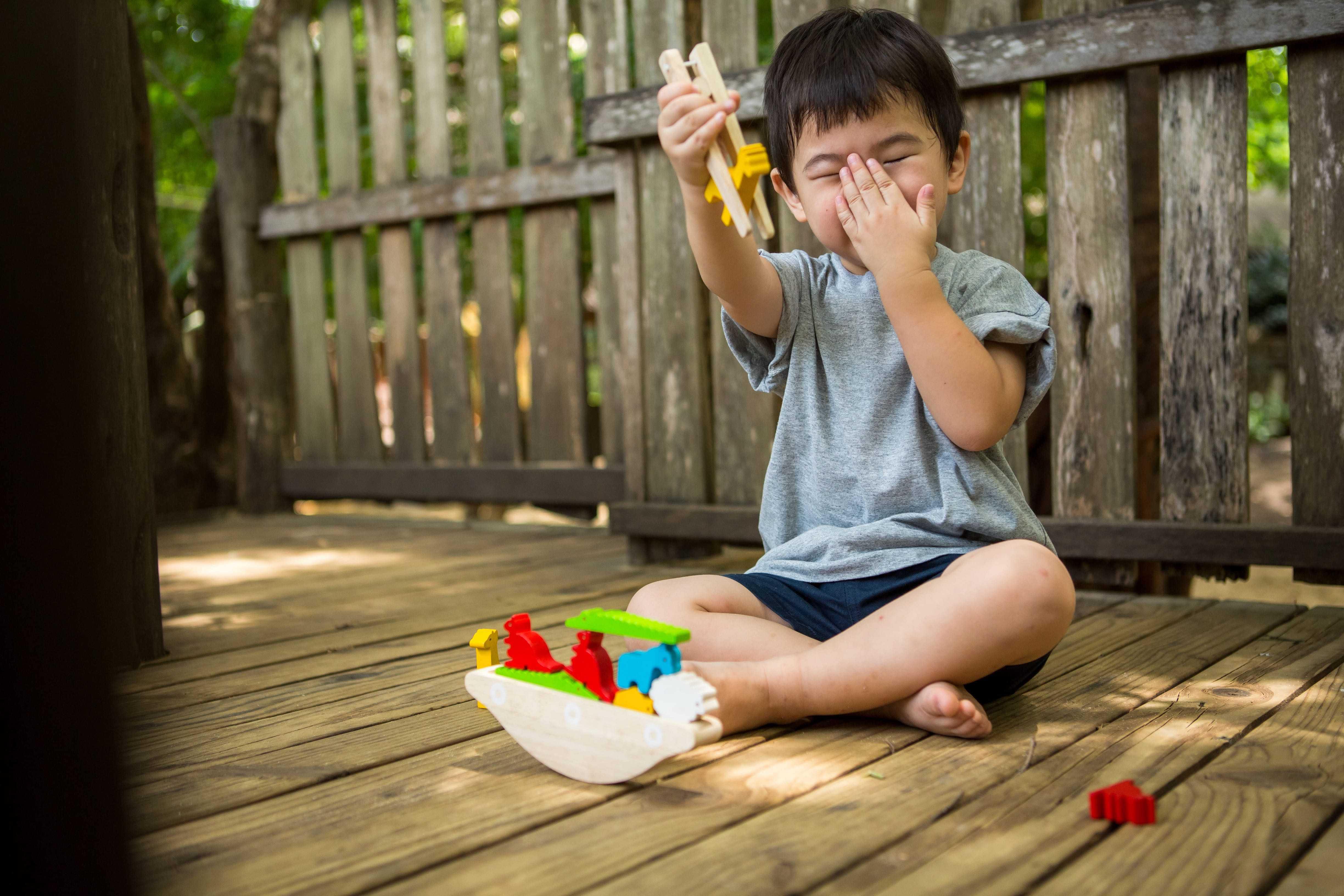 PlanToys - Balancing Boat - PlanToys - littleyoyo.ca