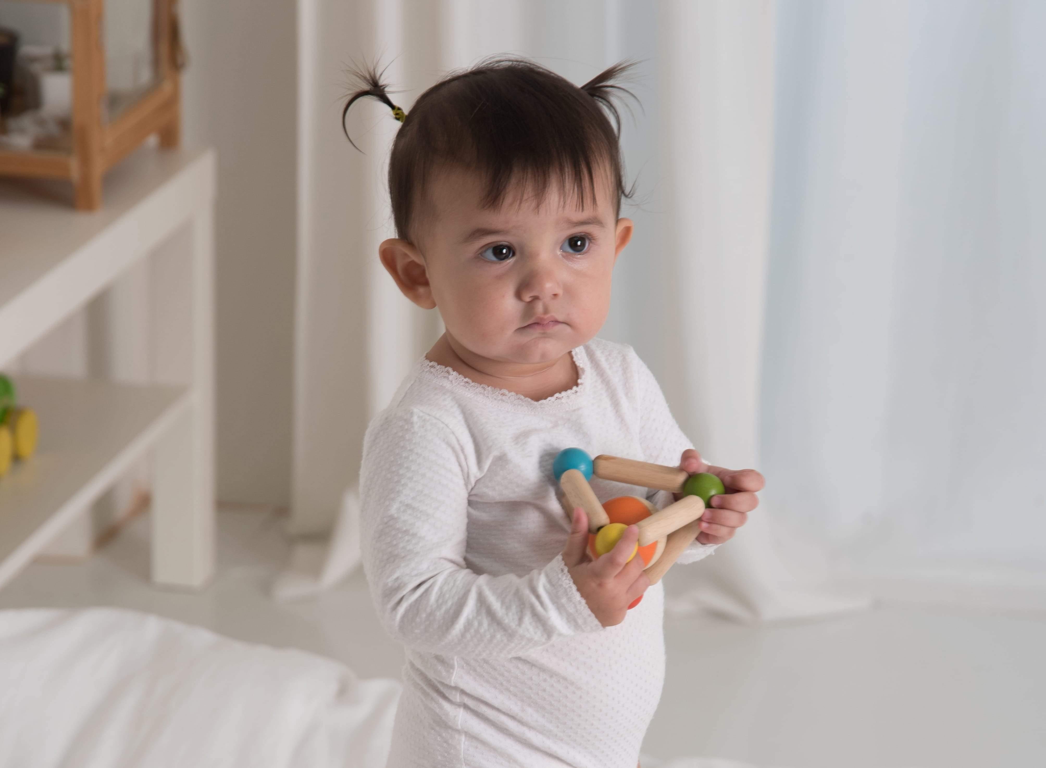 PlanToys - Triangle Clutching Toy - PlanToys - littleyoyo.ca