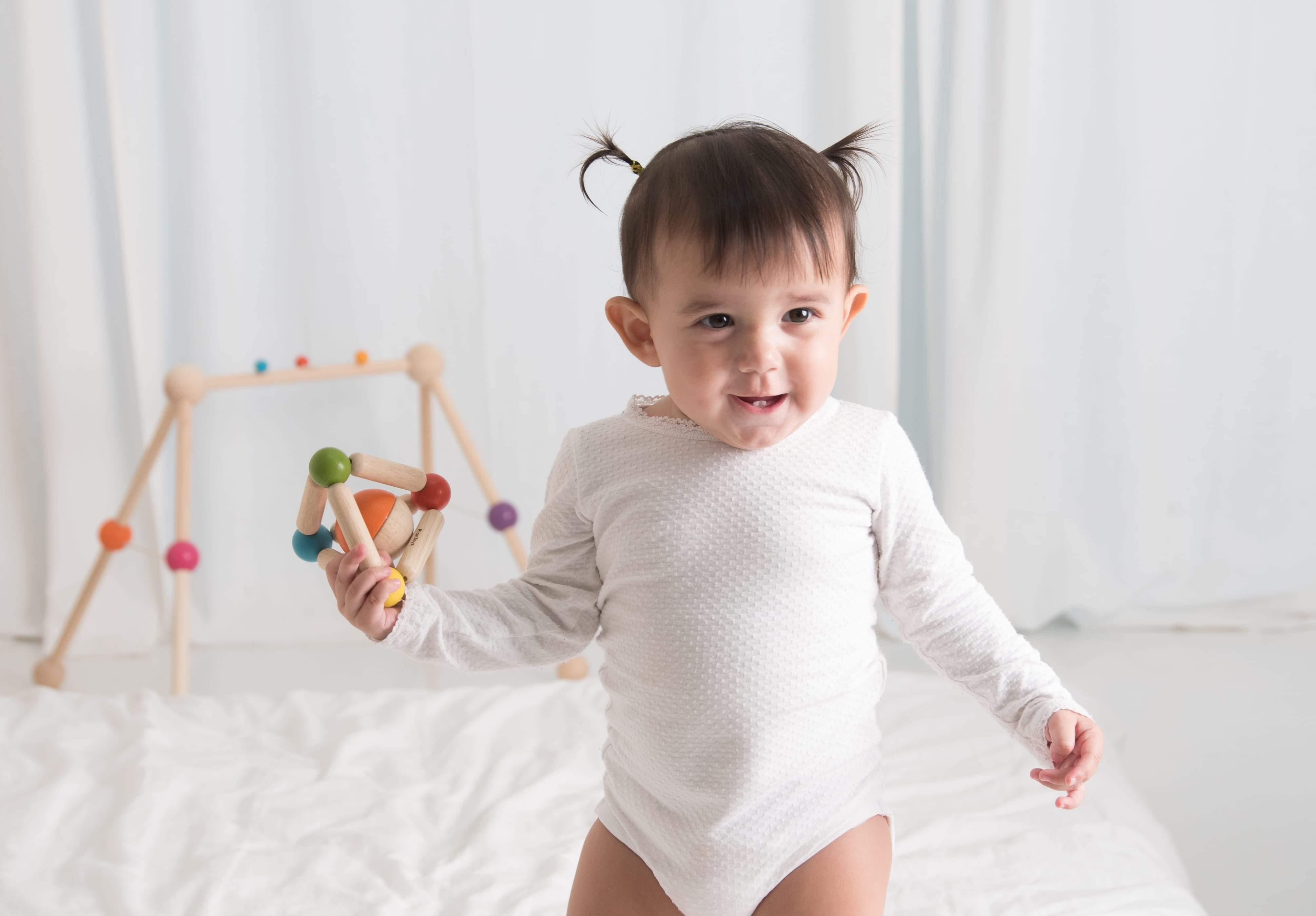PlanToys - Triangle Clutching Toy - PlanToys - littleyoyo.ca