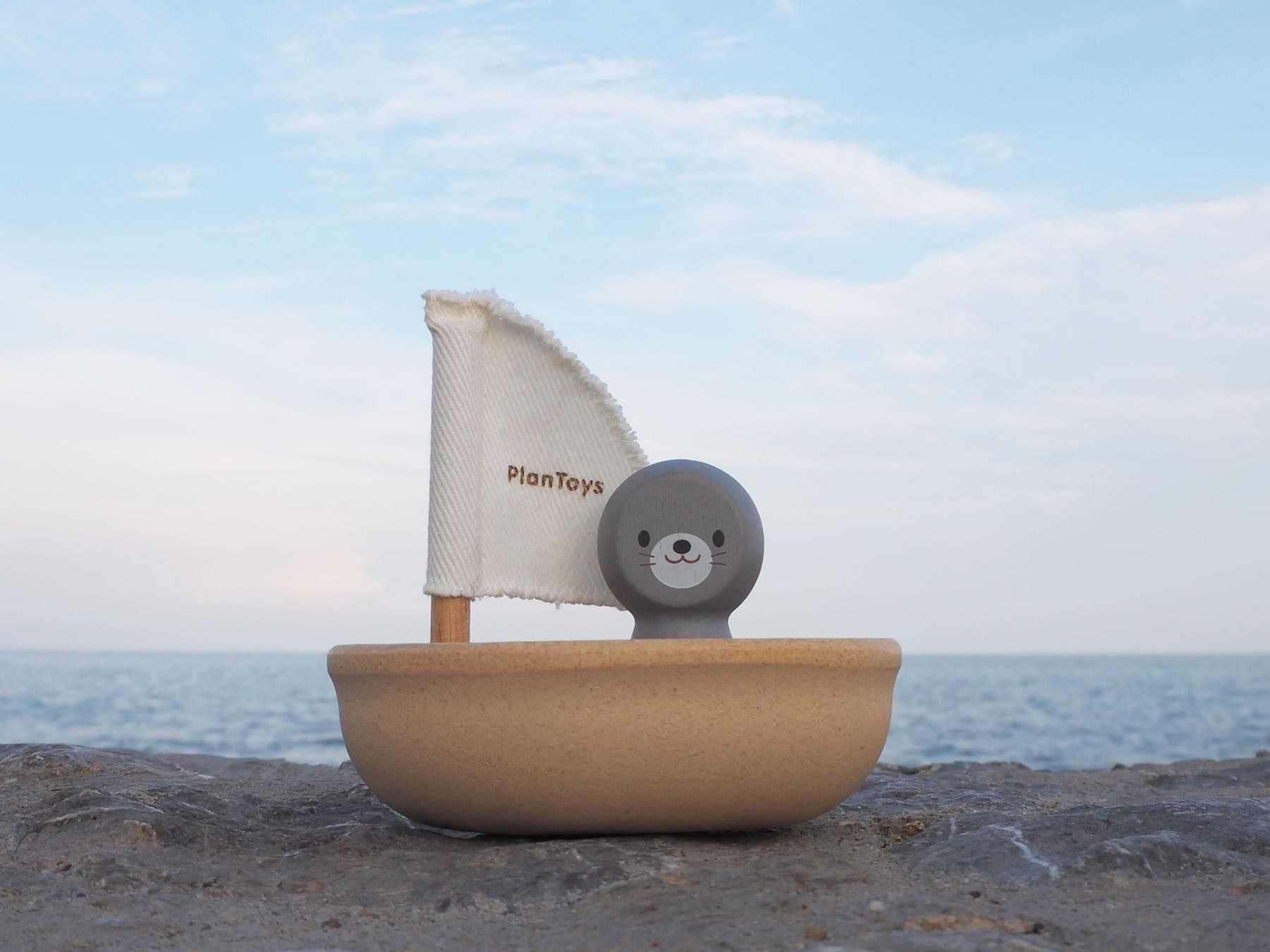 PlanToys - Sailing Boat - Seal - PlanToys - littleyoyo.ca