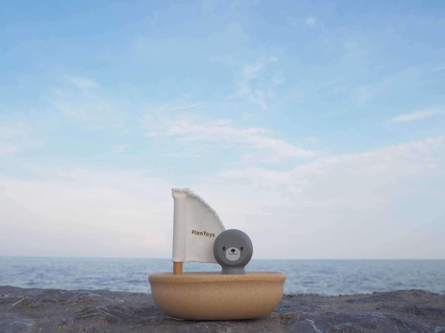 PlanToys - Sailing Boat - Seal - PlanToys - littleyoyo.ca