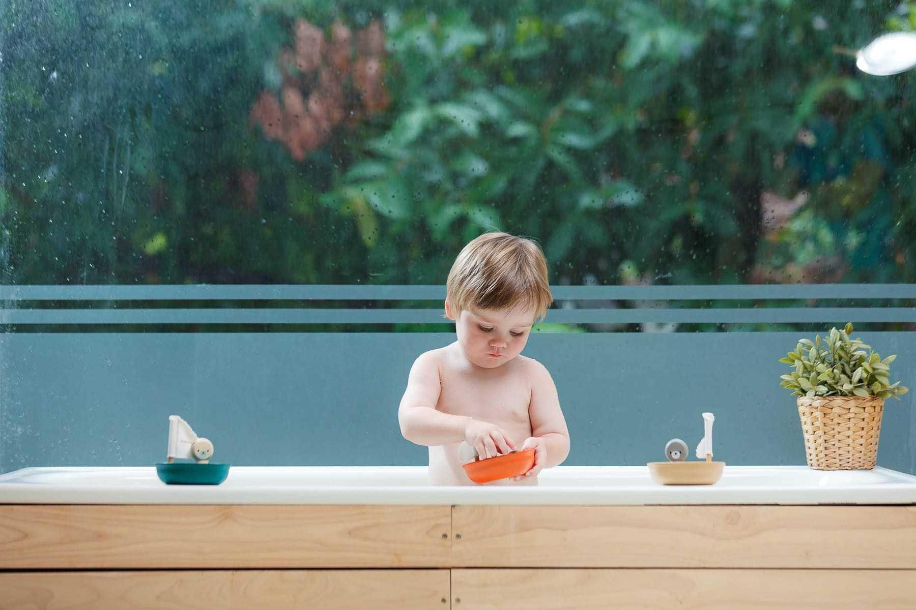 PlanToys - Sailing Boat - Penguin - PlanToys - littleyoyo.ca