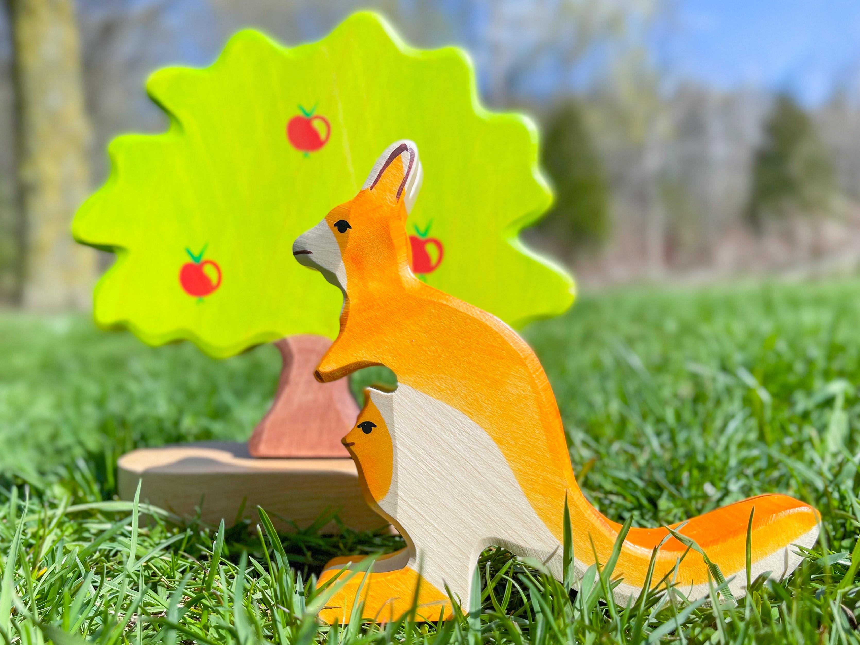 Holztiger - Kangaroo with baby Wooden Figure - Holztiger - littleyoyo.ca