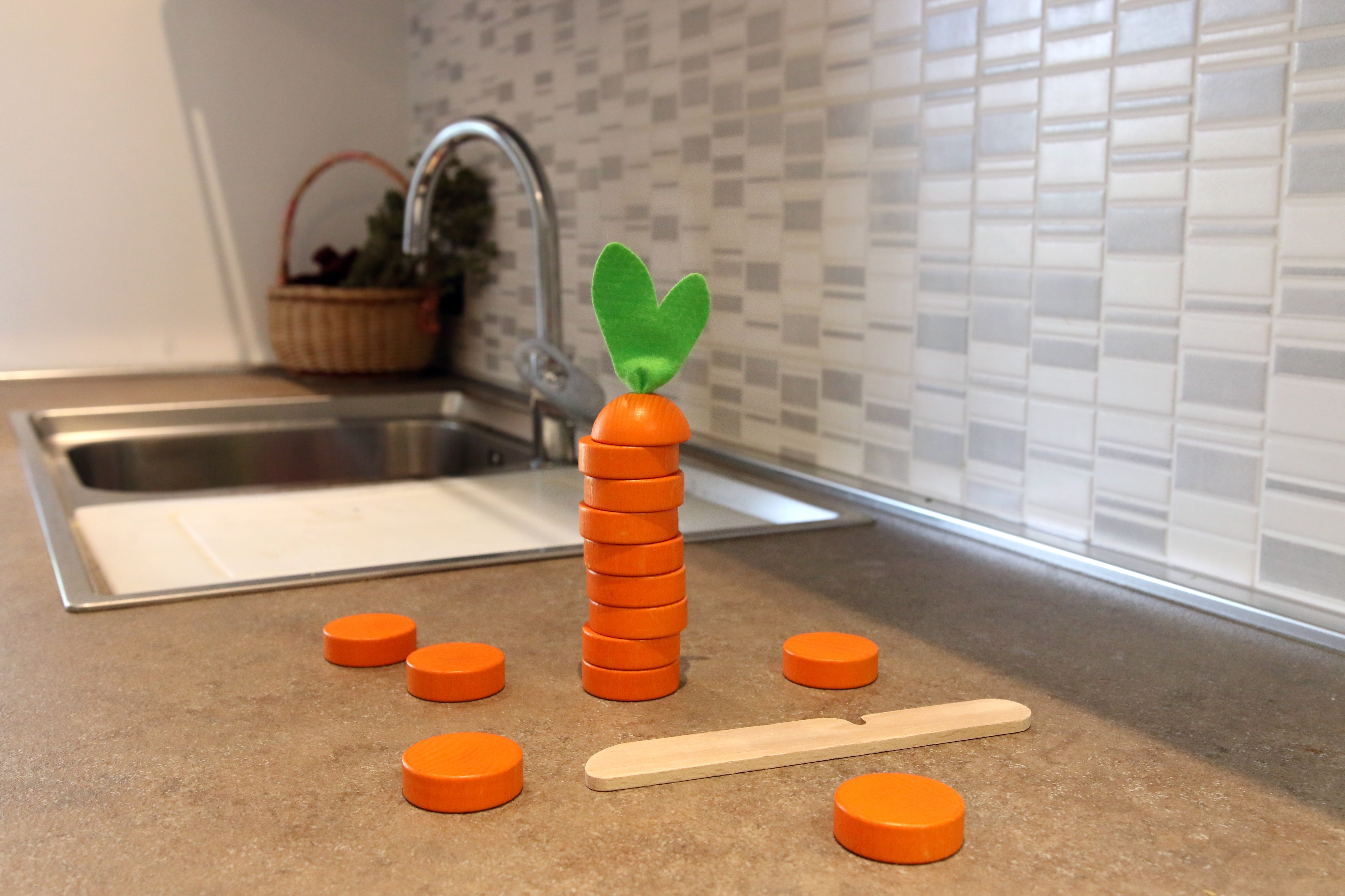 Milaniwood - Chop the Carrot Game - Milaniwood - littleyoyo.ca
