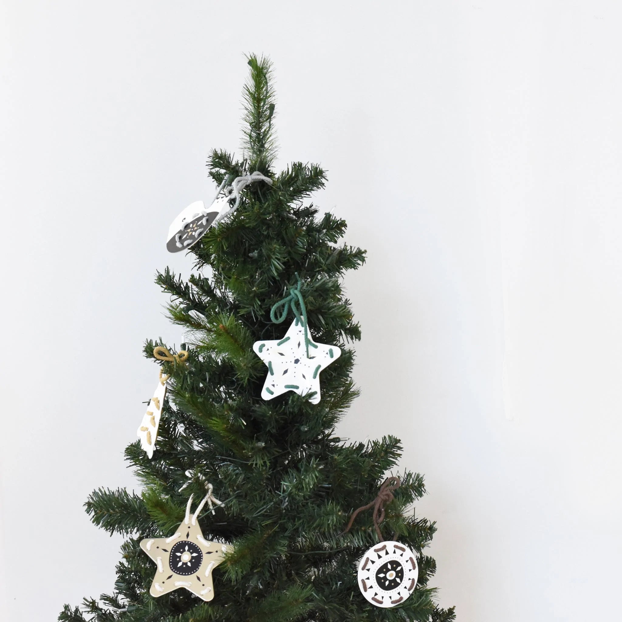 Wee Gallery - Festive Fun Lacing Ornaments - Wee Gallery - littleyoyo.ca